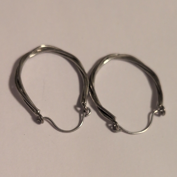 Elegant Silver Hoop Earrings .75" - Picture 4 of 4